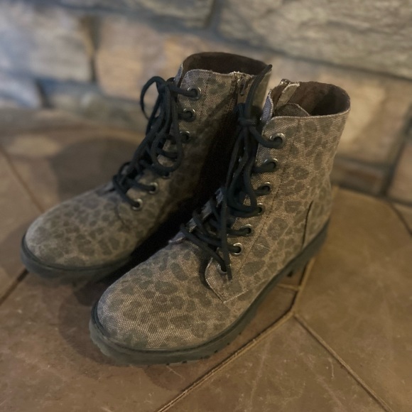 Blowfish Malibu Leopard Combat Boots - Picture 1 of 4